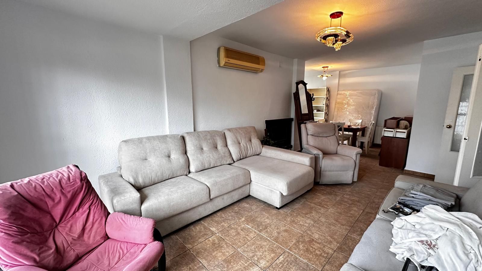 Sala d'estar de Casa adosada de lloguer en Espartinas amb Aire condicionat, Calefacció i Terrassa