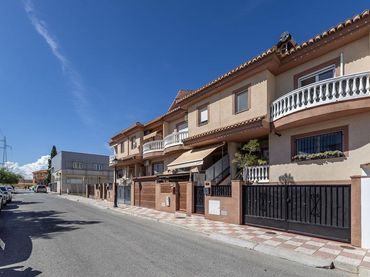 Casa a schiera con balcone in vendita a Calle de Jerónimo de Rueda 34