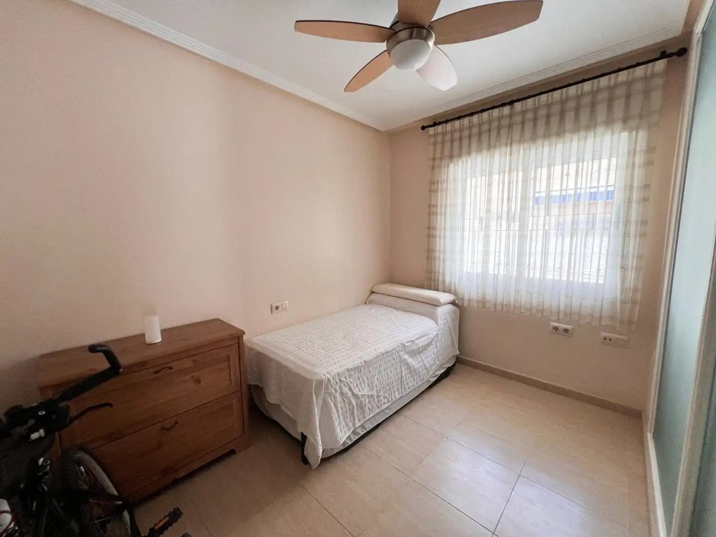 Habitación de Casa adosada en venta en Pilar de la Horadada con Aire acondicionado, Calefacción y Terraza