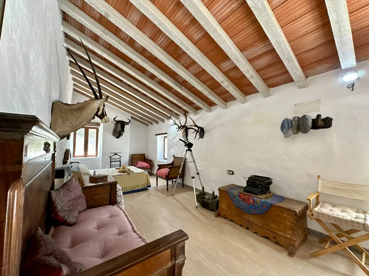 Sala d'estar de Finca rústica en venda en Sierro amb Aire condicionat, Calefacció i Jardí privat