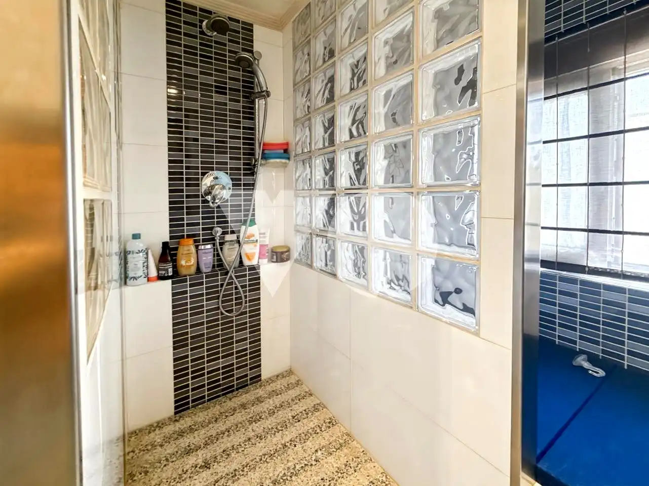 Bathroom of Flat for sale in Madrid  with Air Conditioner, Heating and Terrace