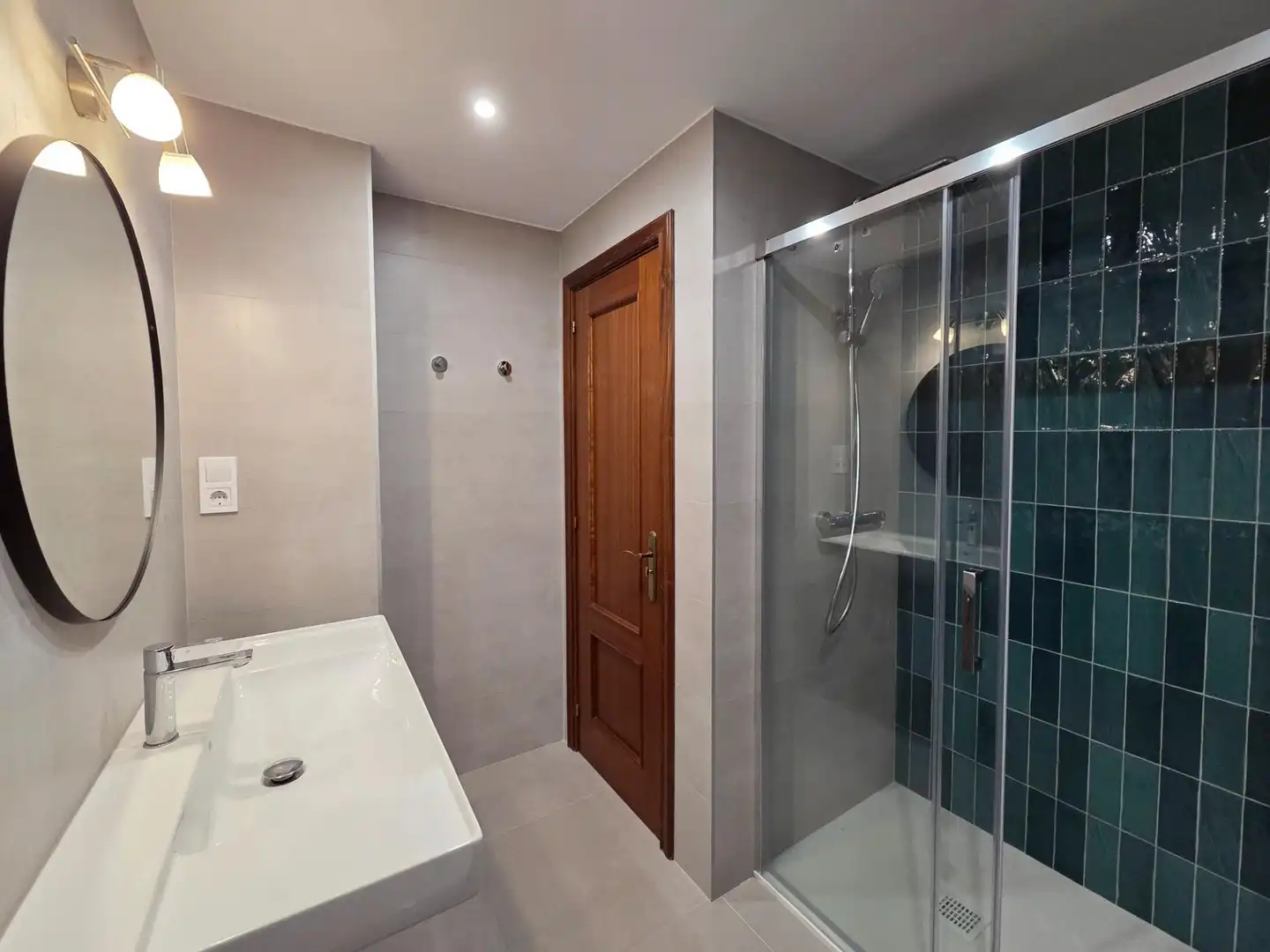 Badezimmer von Dachboden zur Miete in Santander mit Heizung, Privatgarten und Parkett