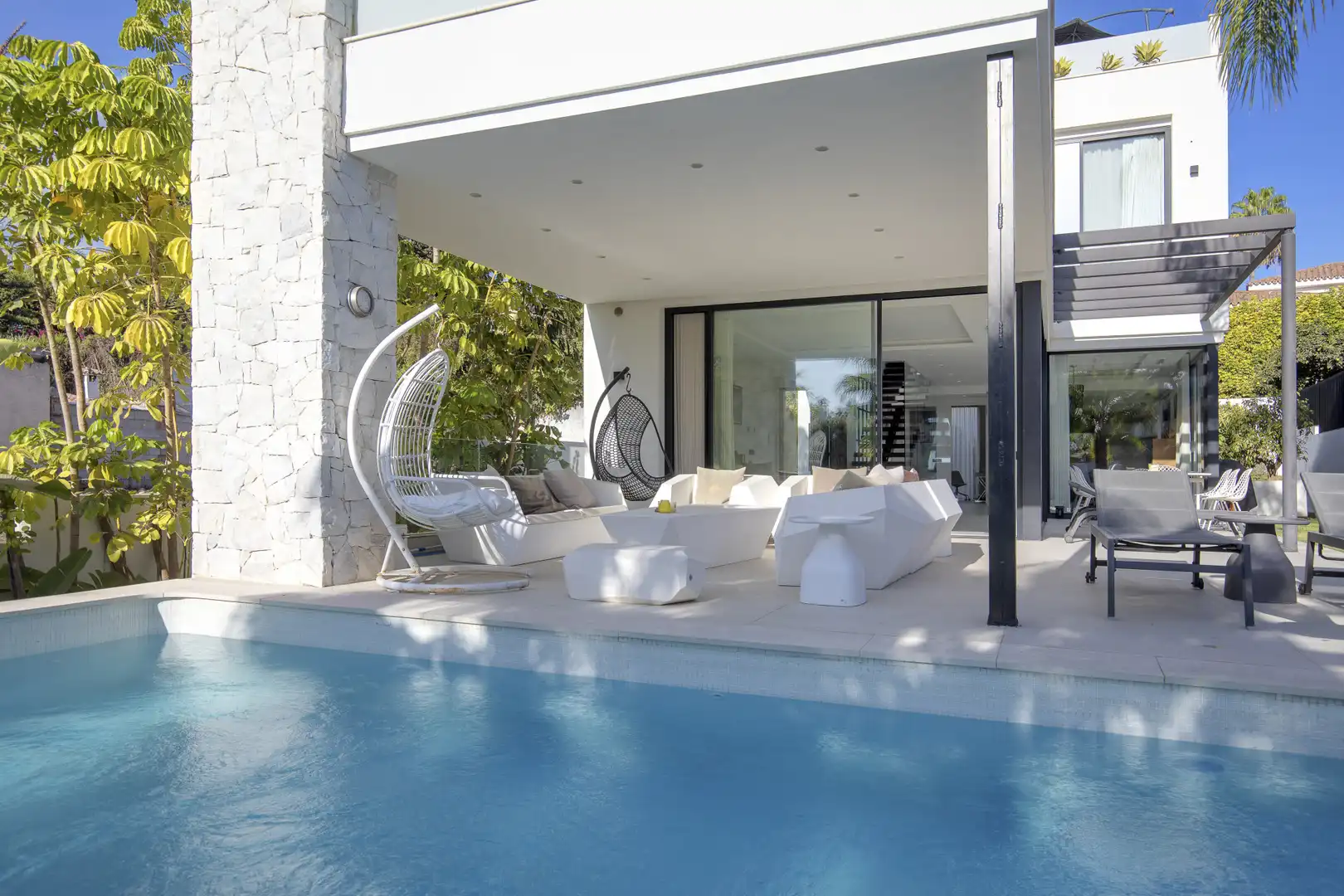 Piscina de Casa o chalet en venta en Marbella con Aire acondicionado, Jardín privado y Terraza