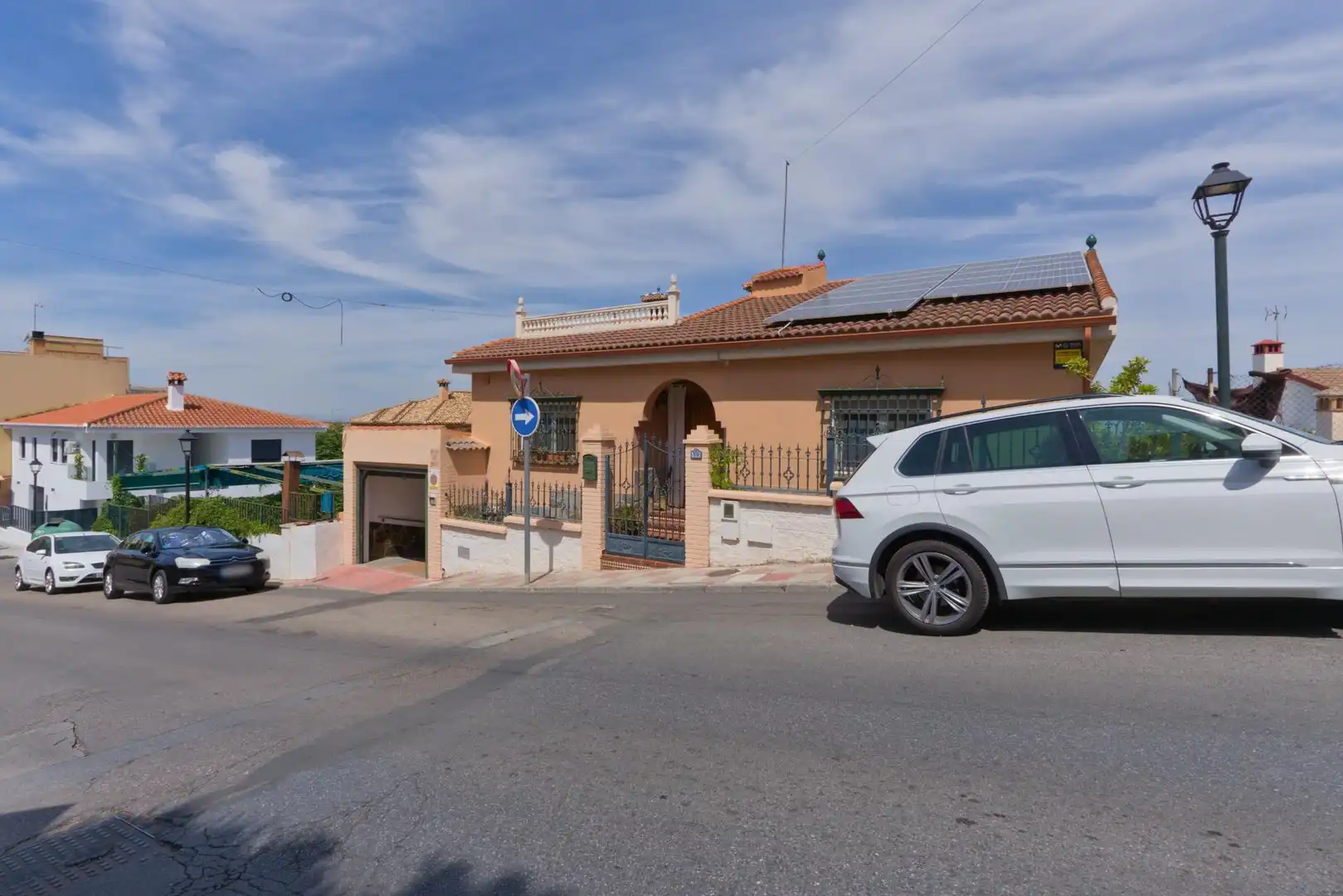 Vista exterior de Casa o chalet en venta en Cájar con Aire acondicionado, Calefacción y Jardín privado