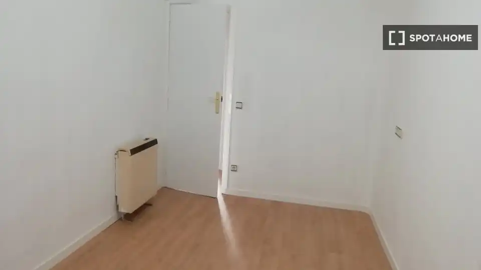Dormitori de Apartament per a compartir en Madrid amb Aire condicionat, Calefacció i Terrassa
