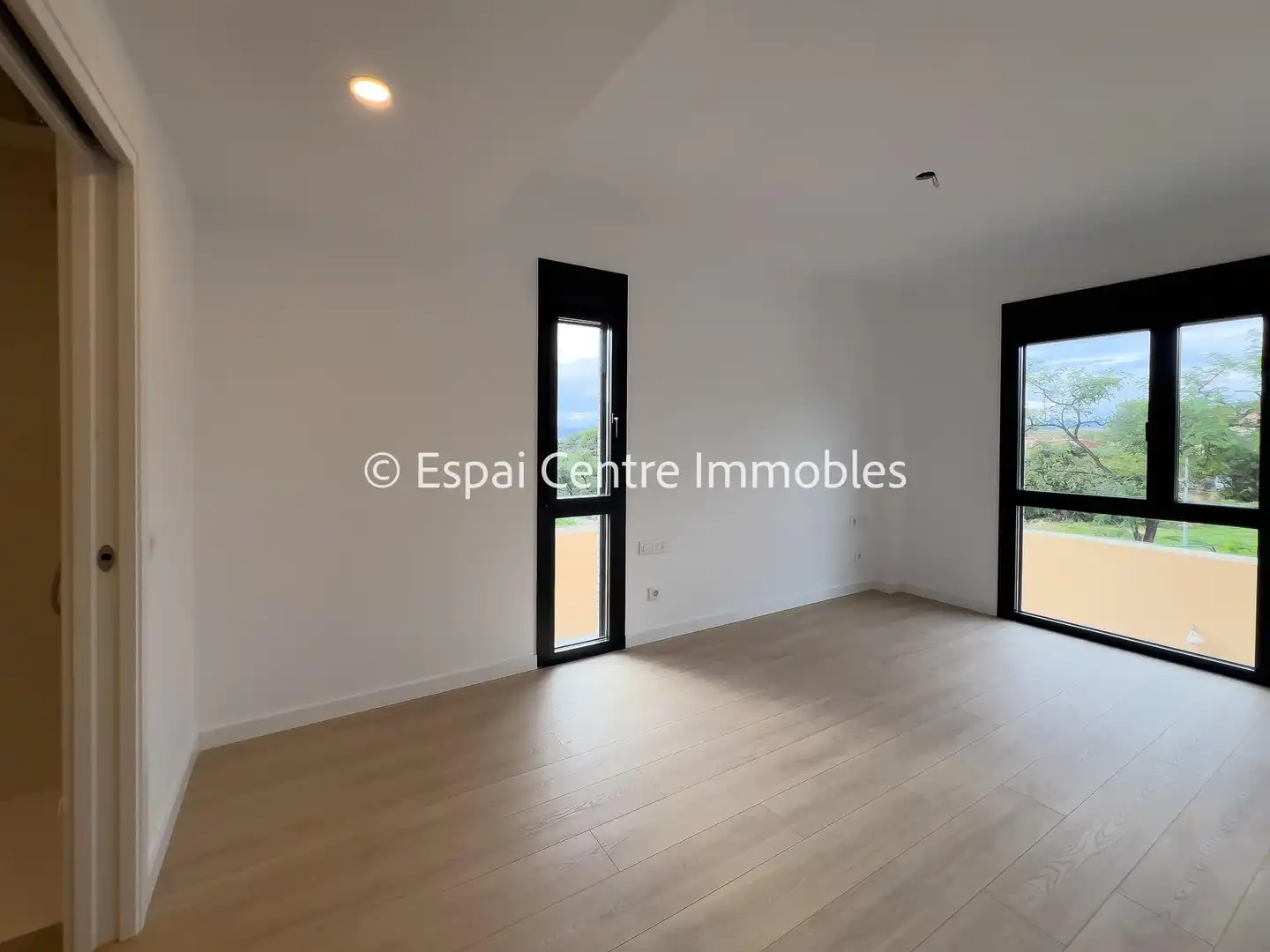 Living room of Flat for sale in Vallirana  with Air Conditioner, Heating and Parquet flooring