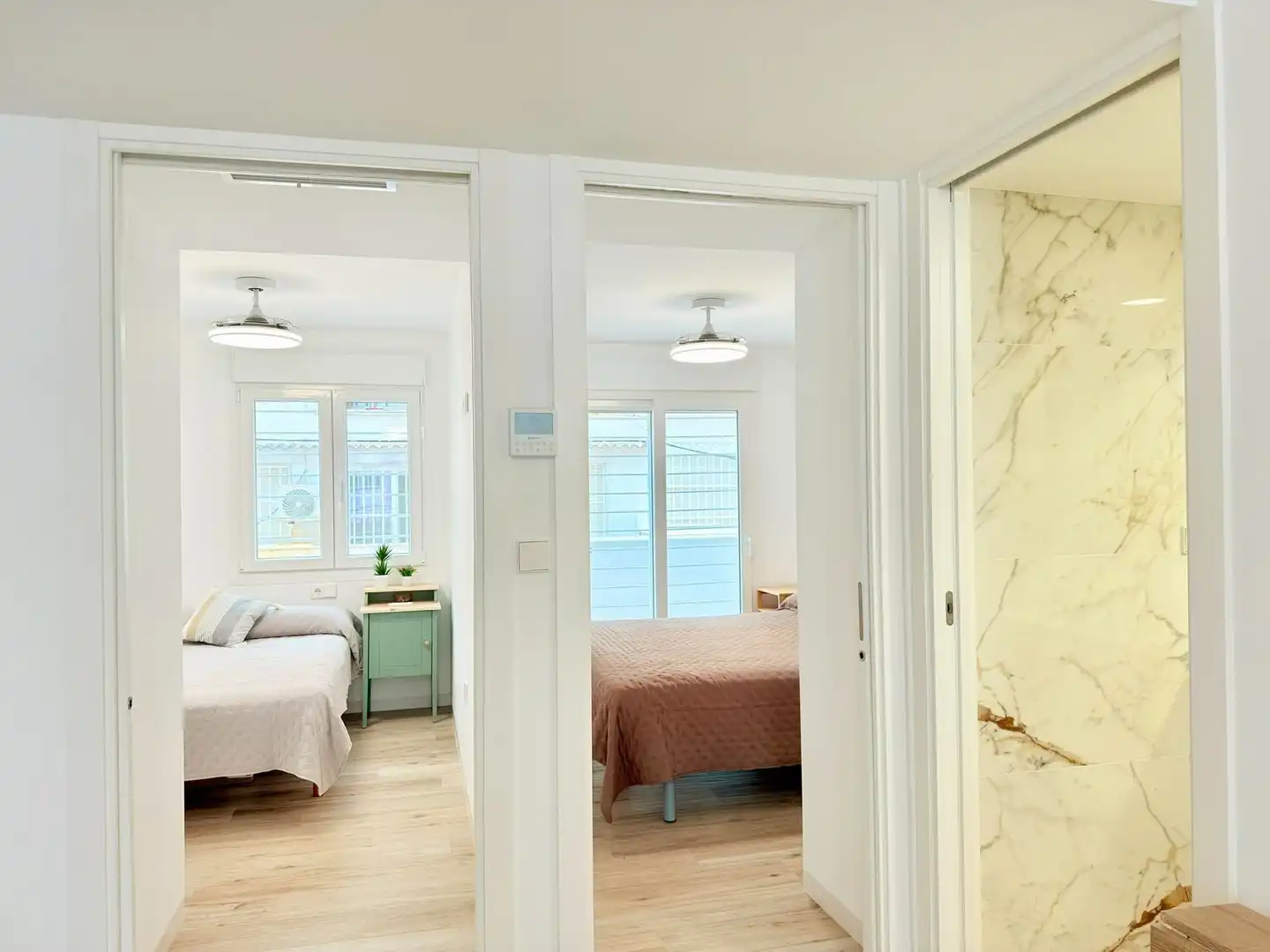 Schlafzimmer von Wohnungen zum Verkauf in La Manga del Mar Menor mit Klimaanlage, Heizung und Terrasse