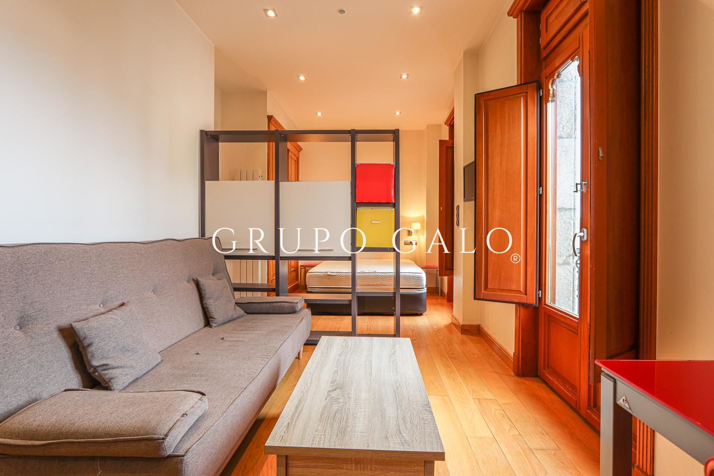 Study to rent in Rúa Elduayen, Casco Vello
