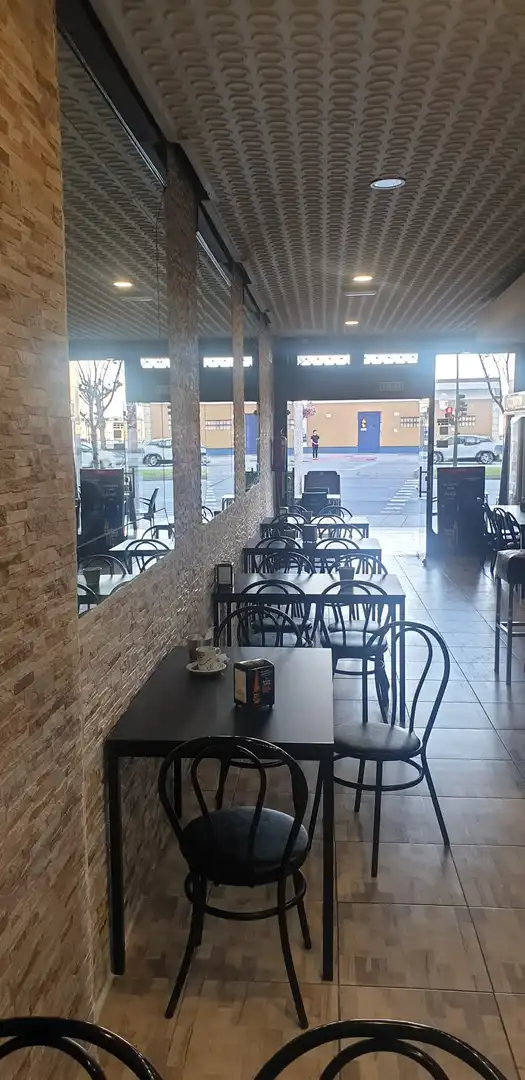 Local en traspaso en Avenida Linares Rivas, Ensanche