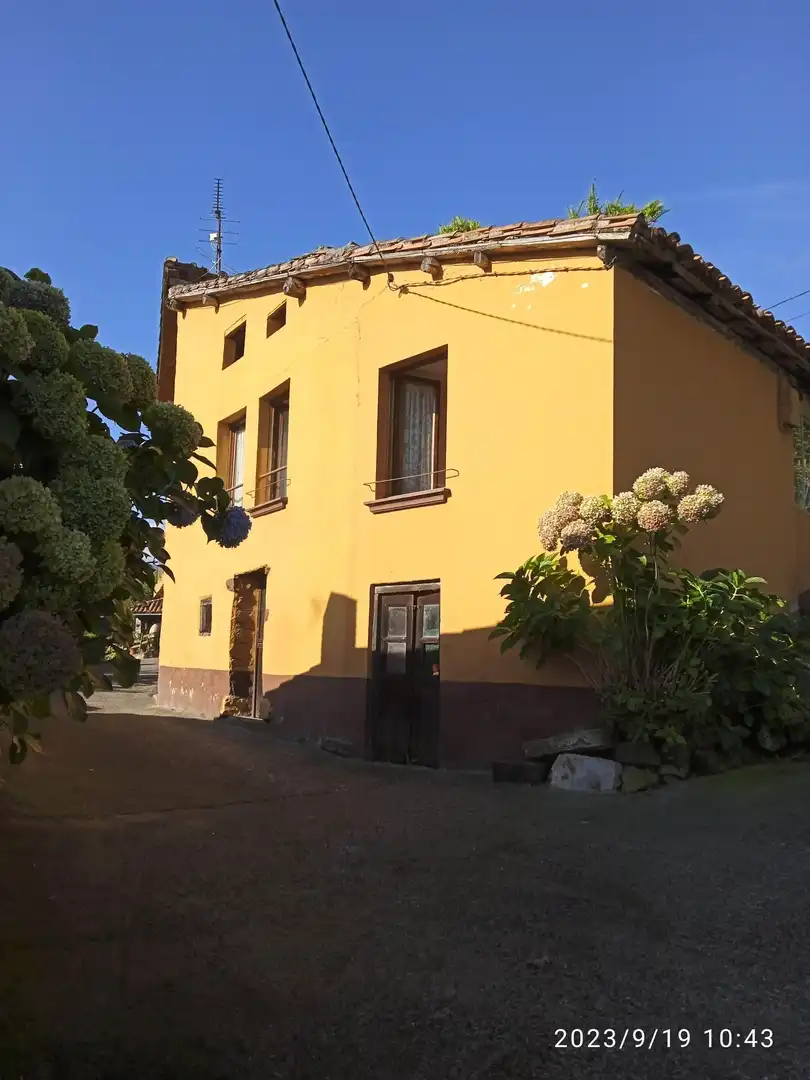 Casa in vendita a Parres