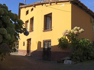 Casa in vendita a Parres