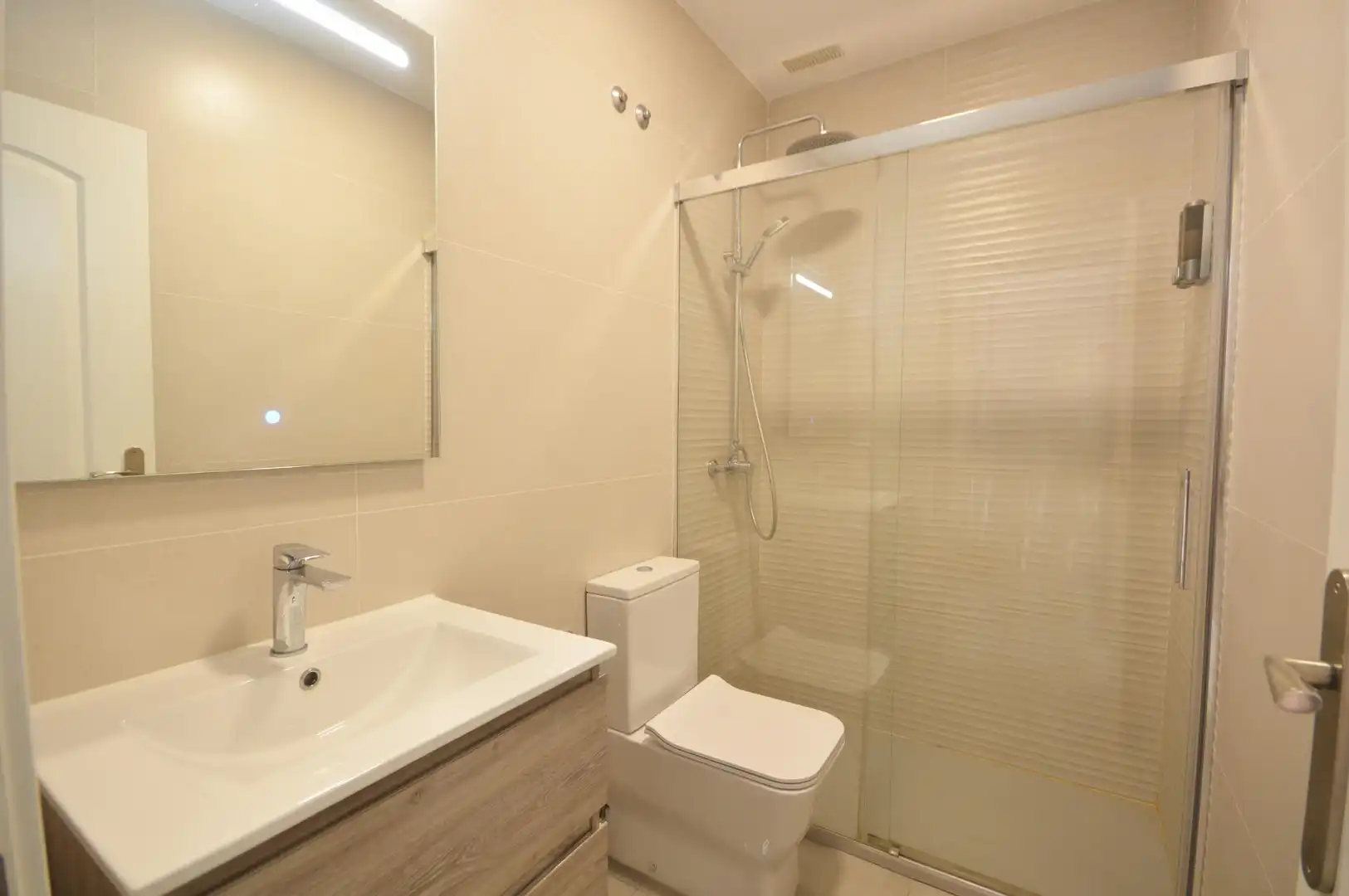 Baño de Casa adosada en venta en El Puerto de Santa María con Aire acondicionado, Calefacción y Jardín privado