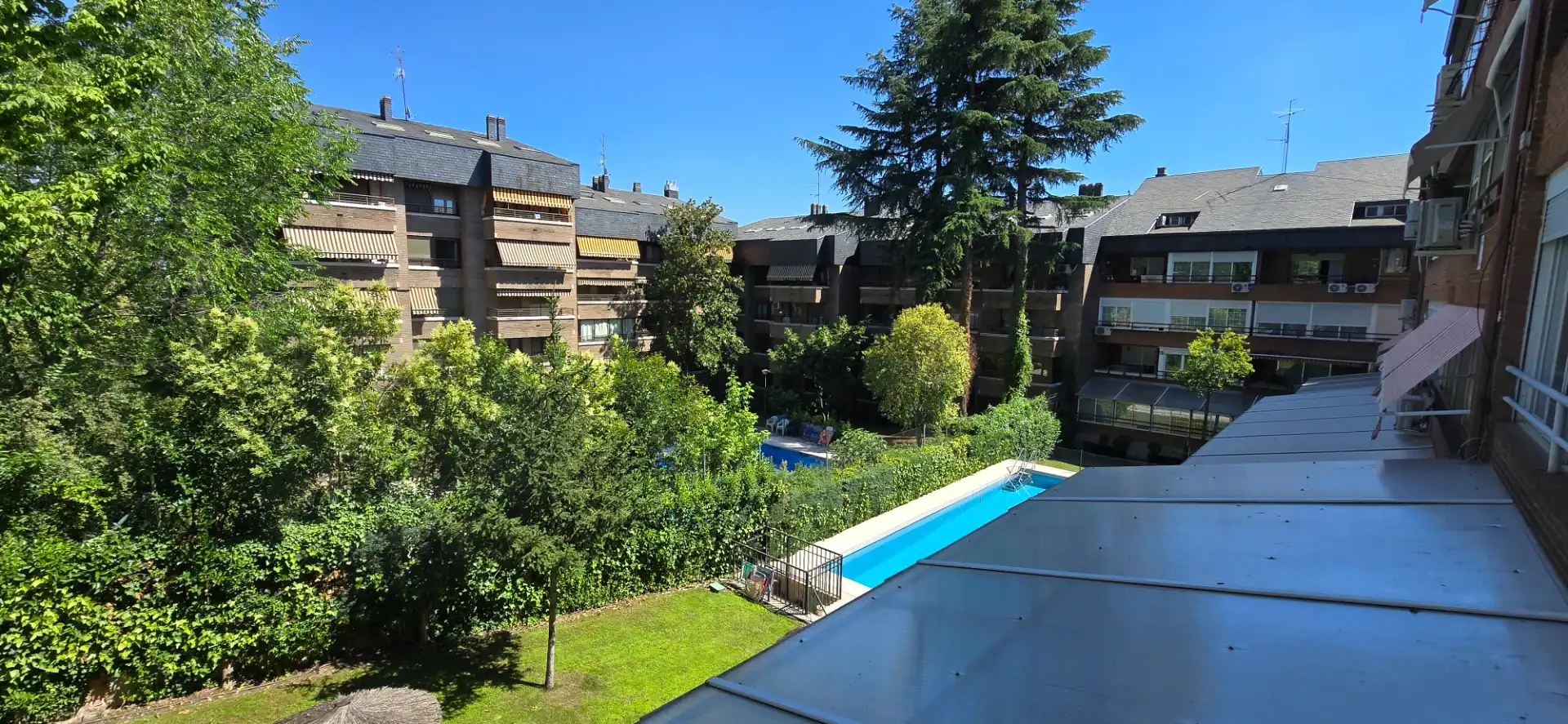 Piscina de Piso en venta en Las Rozas de Madrid con Aire acondicionado, Calefacción y Jardín privado