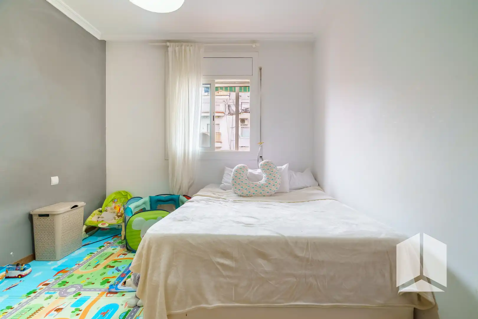 Habitación de Piso en venta en Castelldefels con Balcón