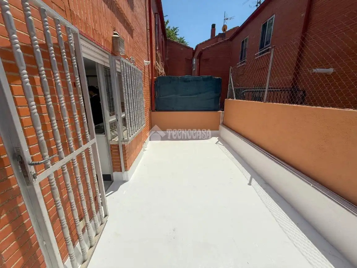 Terrasse von Einfamilien-Reihenhaus zum Verkauf in Collado Villalba mit Heizung, Abstellraum und Alarm
