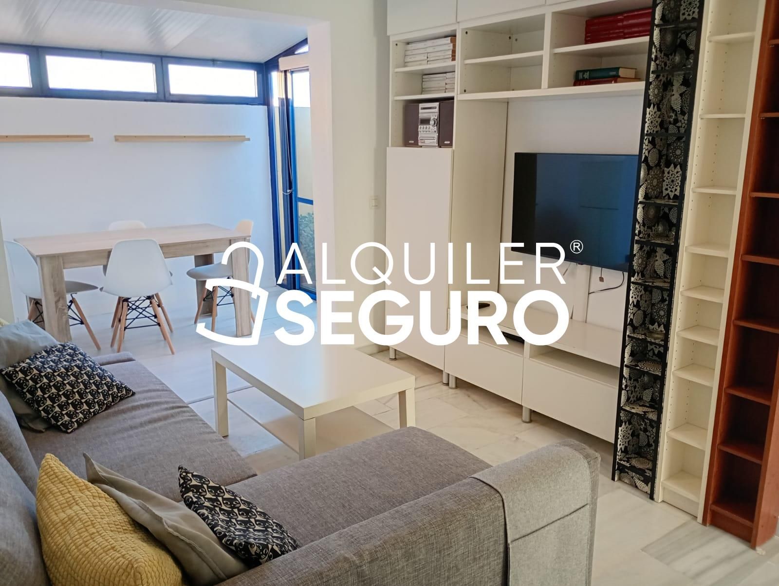 Sala d'estar de Àtic de lloguer en Málaga Capital amb Aire condicionat, Terrassa i Moblat