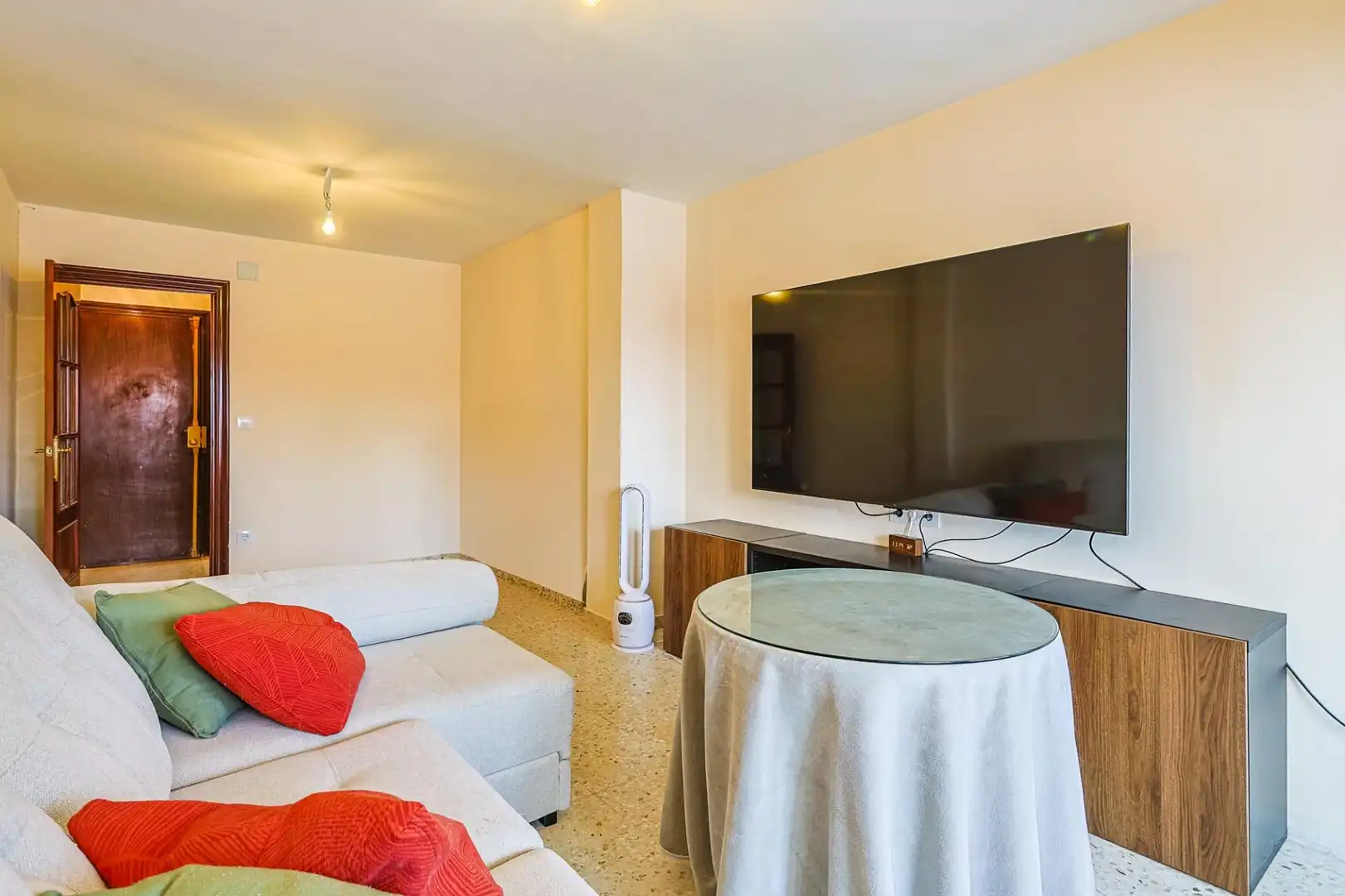 Sala d'estar de Pis en venda en Sevilla amb Aire condicionat