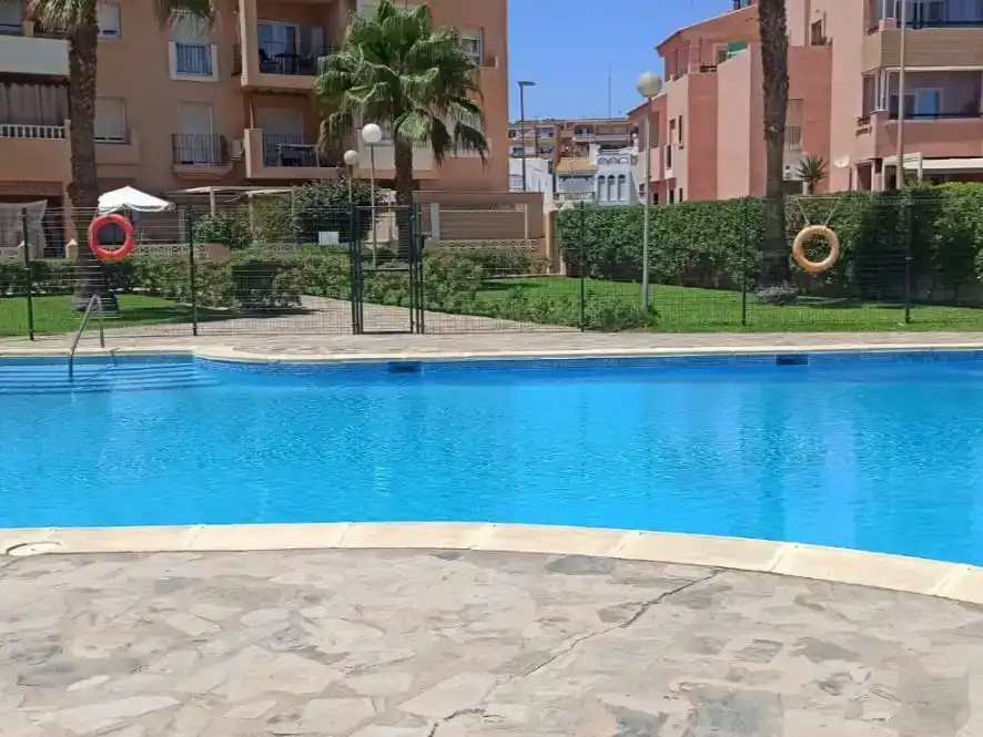 Piscina de Pis de lloguer en Roquetas de Mar ciudad