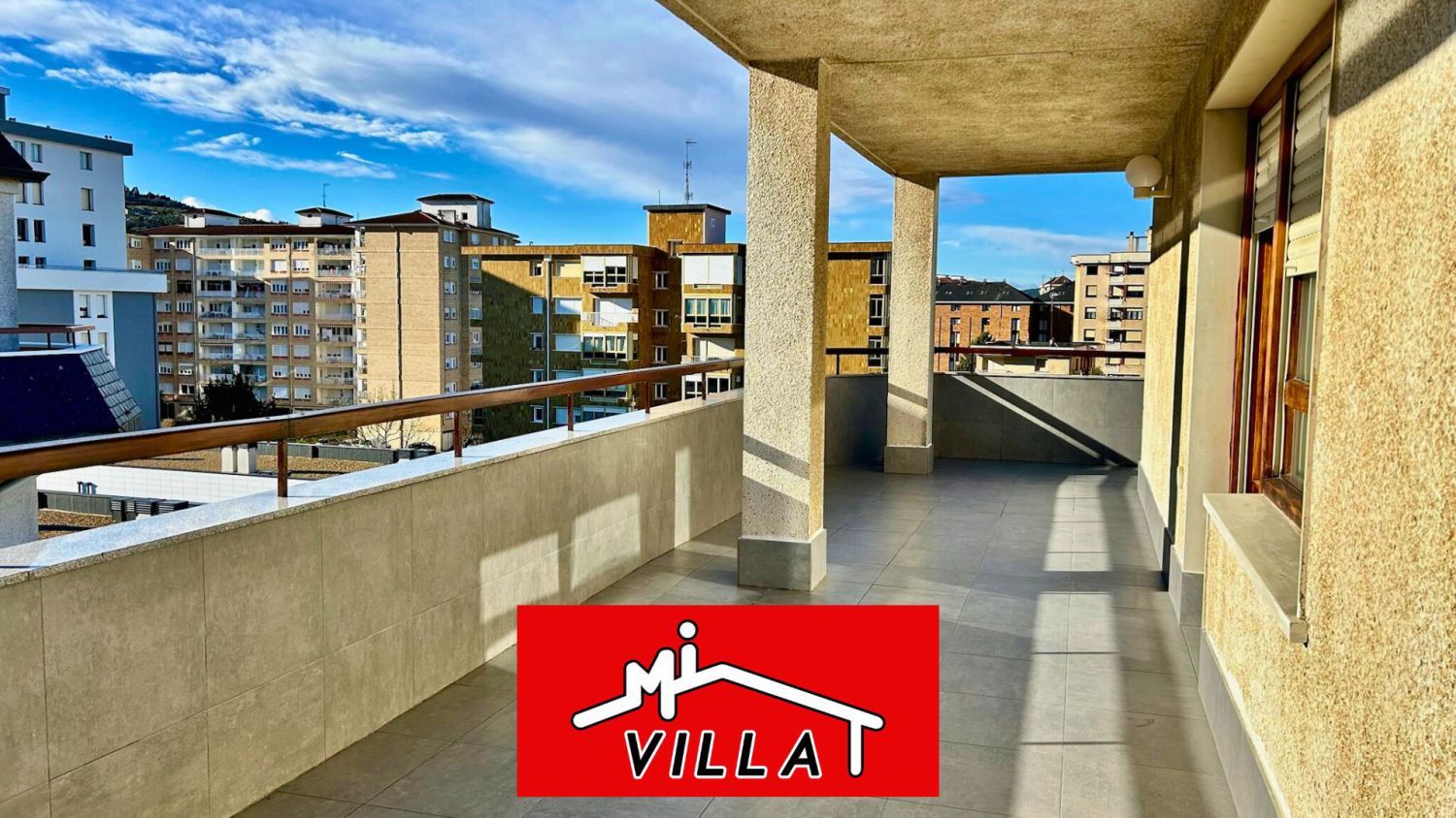 Vista exterior de Pis en venda en Laredo amb Calefacció i Terrassa