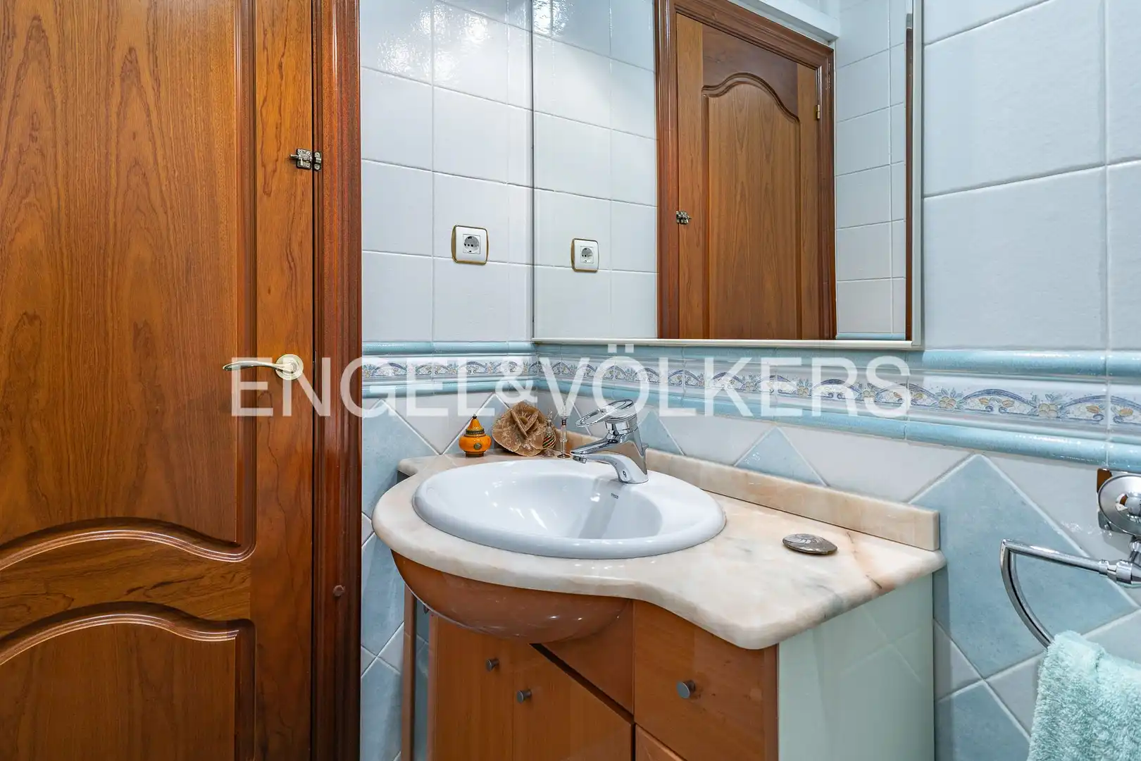Bany de Casa o xalet en venda en Barcelona amb Aire condicionat, Calefacció i Parquet