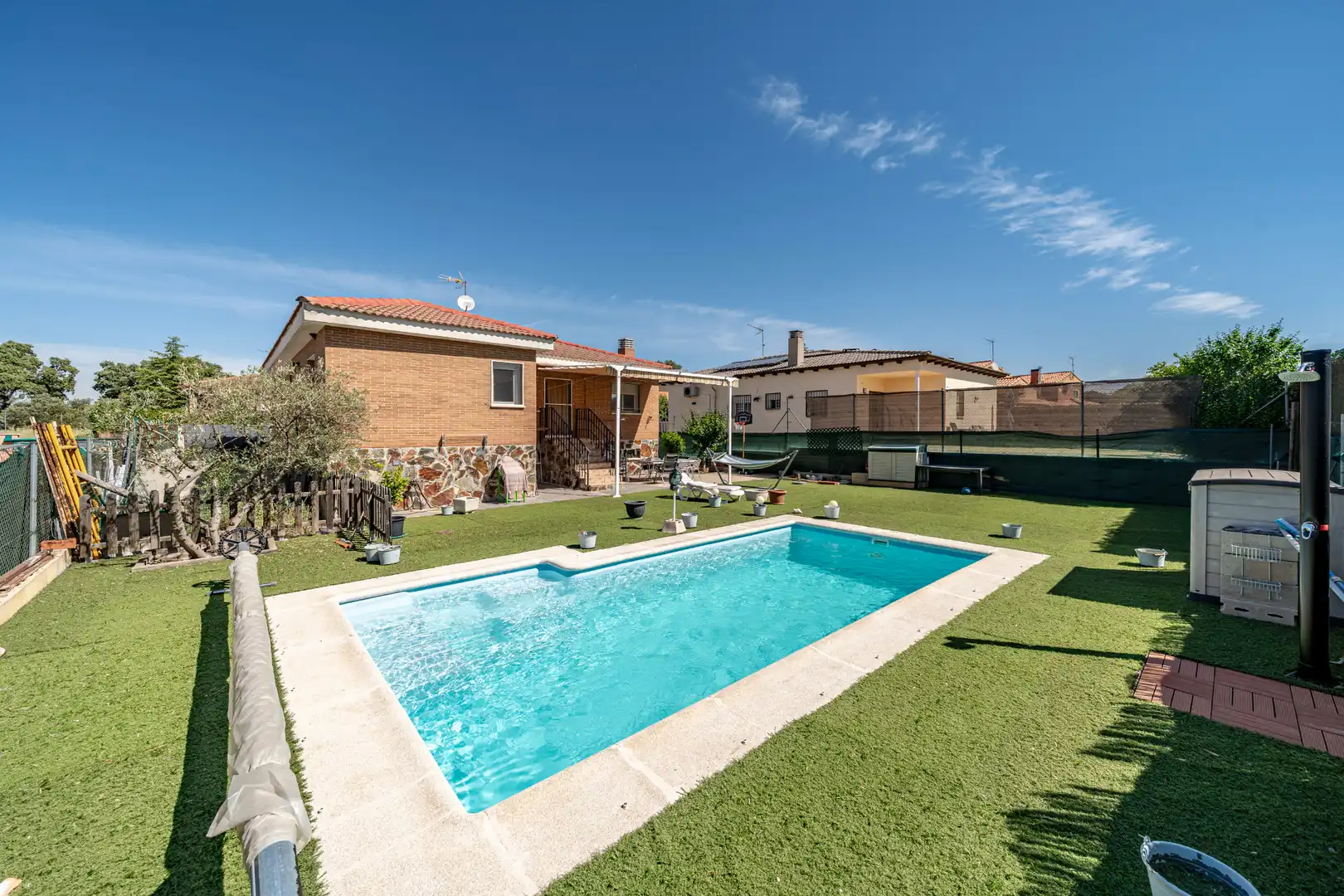 Piscina de Casa o chalet en venta en Chiloeches con Aire acondicionado, Calefacción y Jardín privado