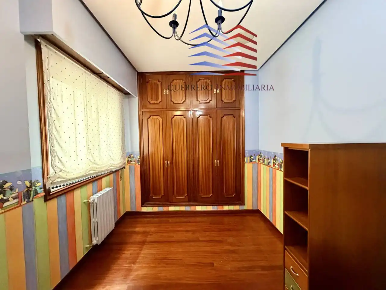 Dormitori de Apartament de lloguer en Ourense Capital  amb Calefacció, Parquet i Terrassa