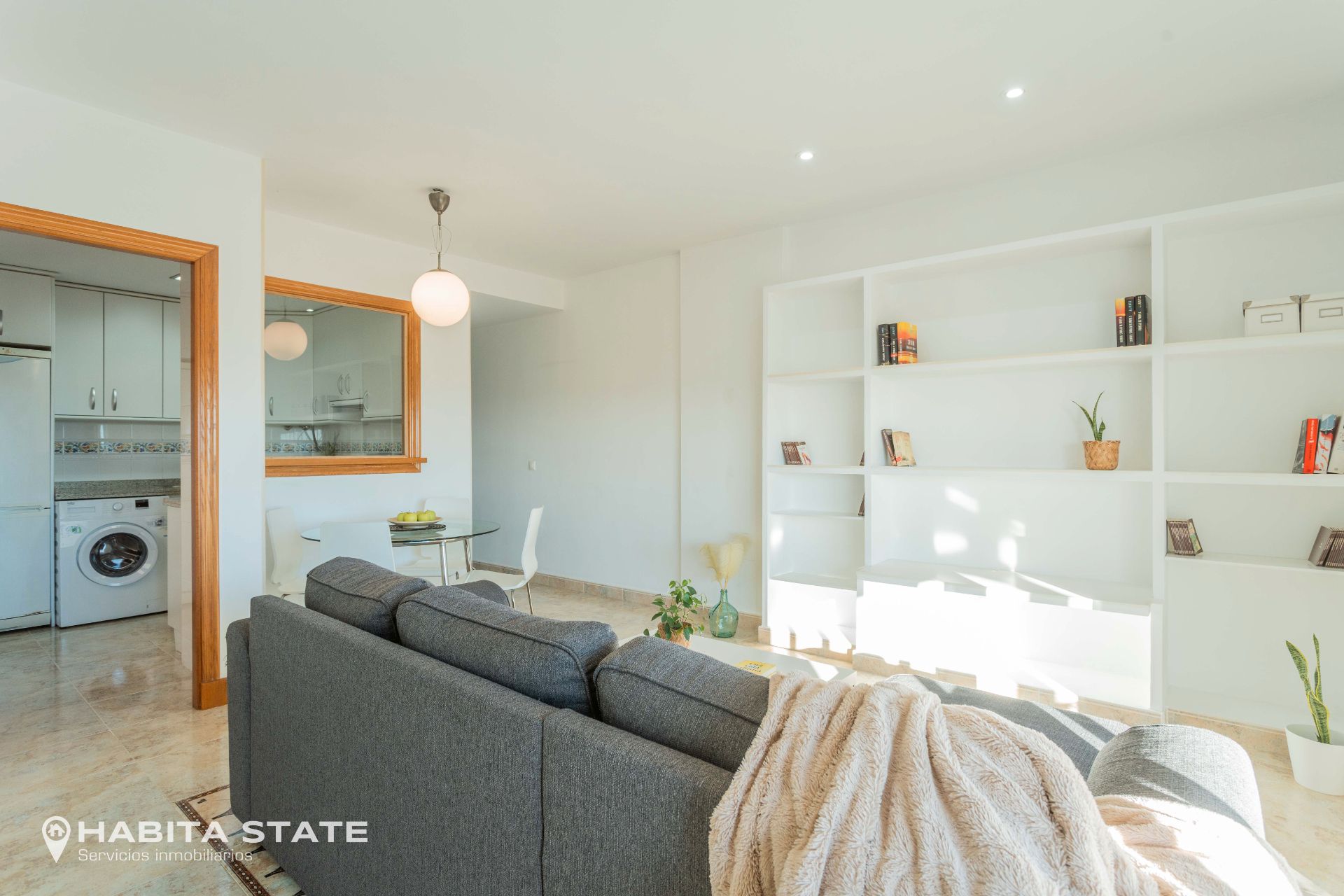 Sala de estar de Apartamento en venta en Roquetas de Mar con Aire acondicionado, Terraza y Amueblado