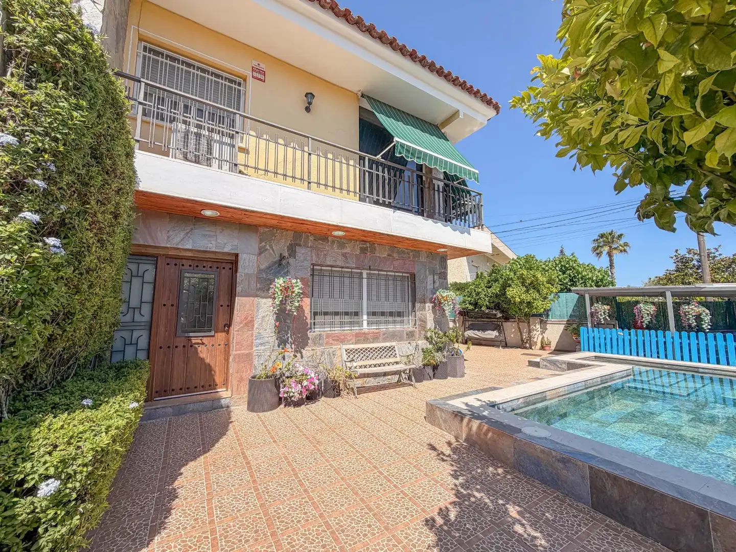 Exterior view of Detached homes for sale in Abrera  with Air Conditioner, Heating and Private garden