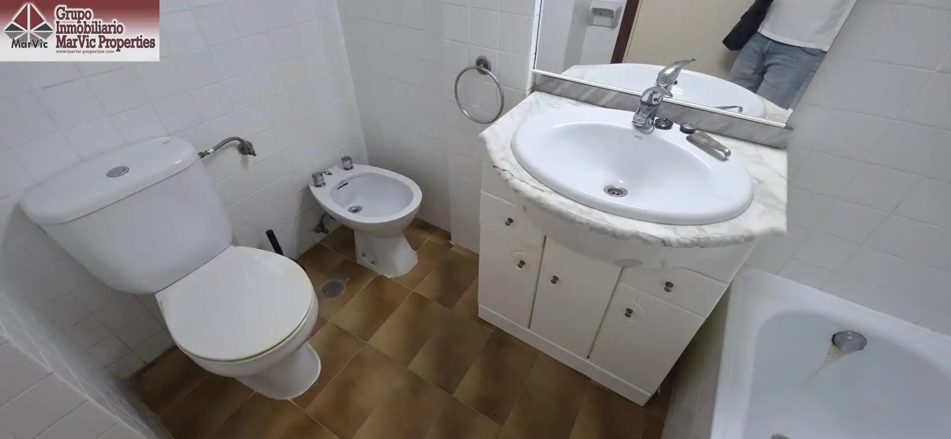 Baño de Apartamento en venta en Benidorm con Aire acondicionado, Jardín privado y Amueblado