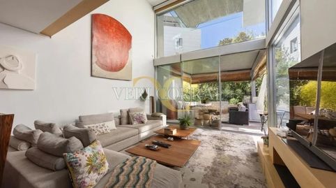 Exclusivo dúplex con jardín y piscina privada.
