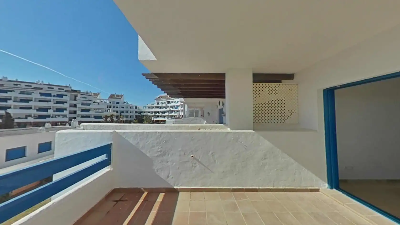 Terrassa de Apartament en venda en Manilva amb Piscina
