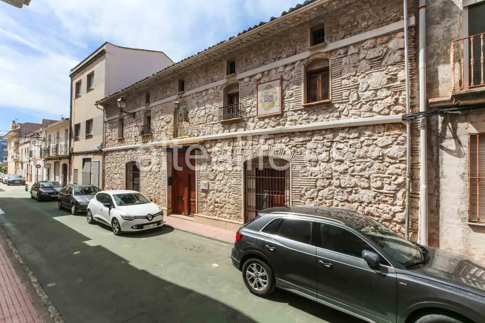 Außenansicht von Einfamilien-Reihenhaus zum Verkauf in Gandia mit Privatgarten, Terrasse und Abstellraum