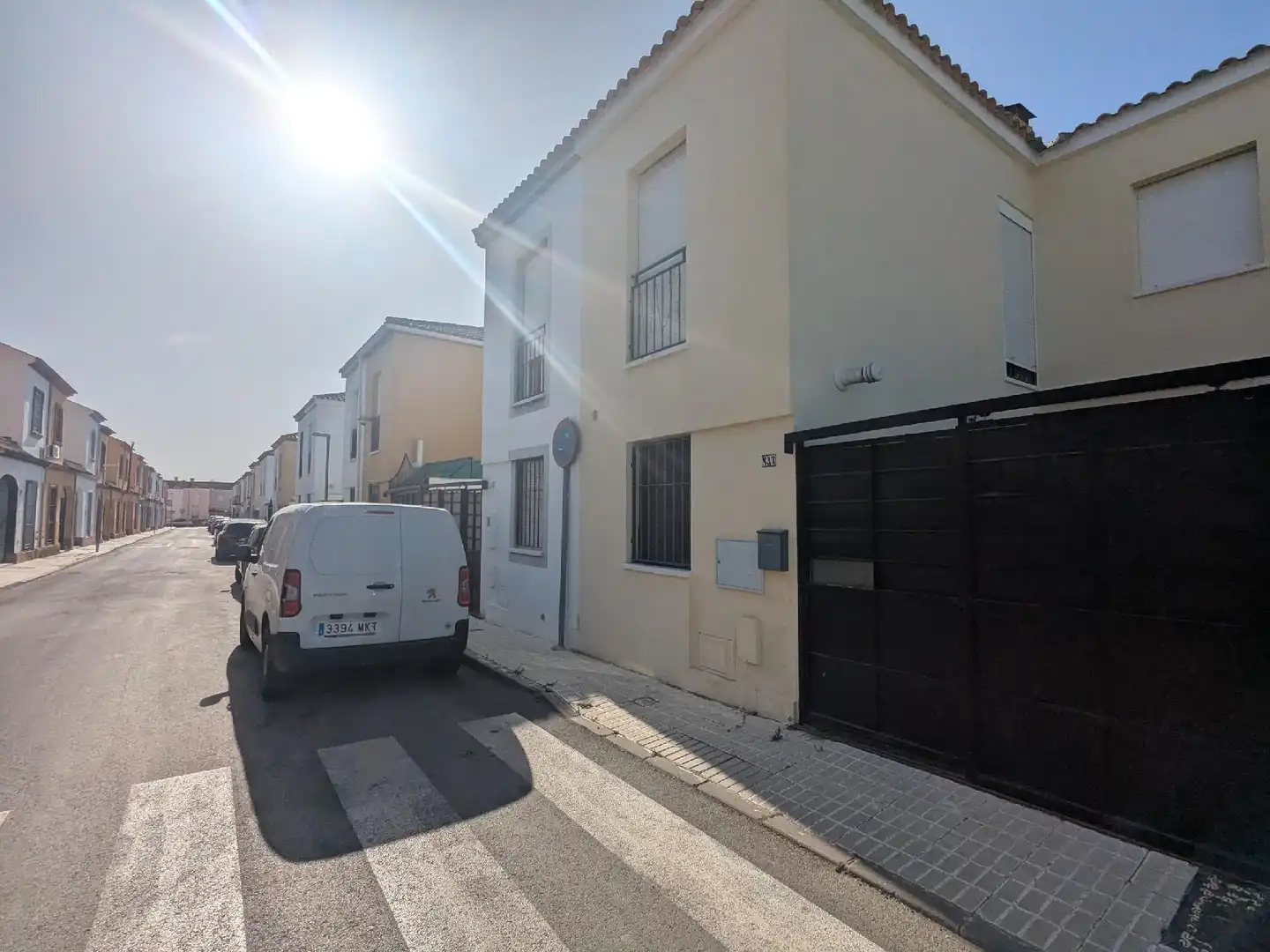 Vista exterior de Casa adosada en venta en Cantillana con Jardín privado y Terraza