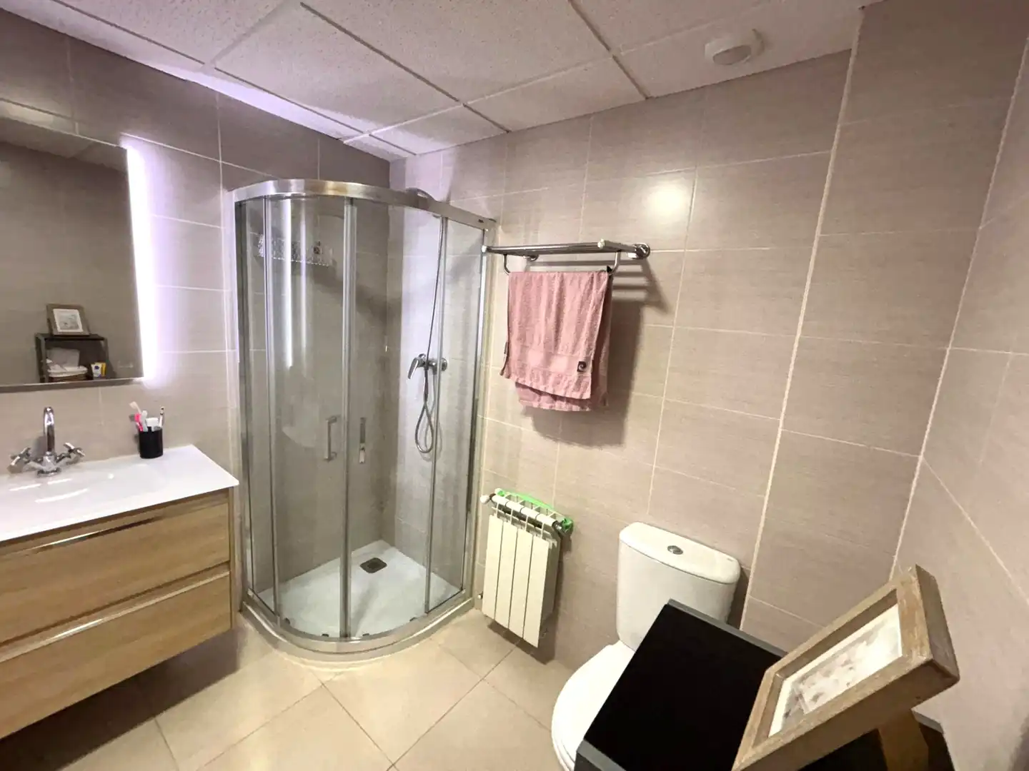 Badezimmer von Einfamilien-Reihenhaus zum Verkauf in Mérida mit Klimaanlage, Heizung und Privatgarten