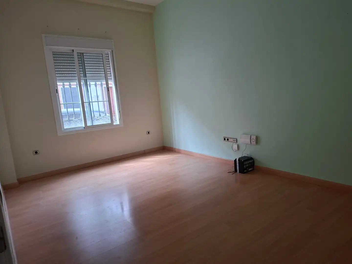 Dormitori de Planta baixa en venda en Dos Hermanas amb Parquet