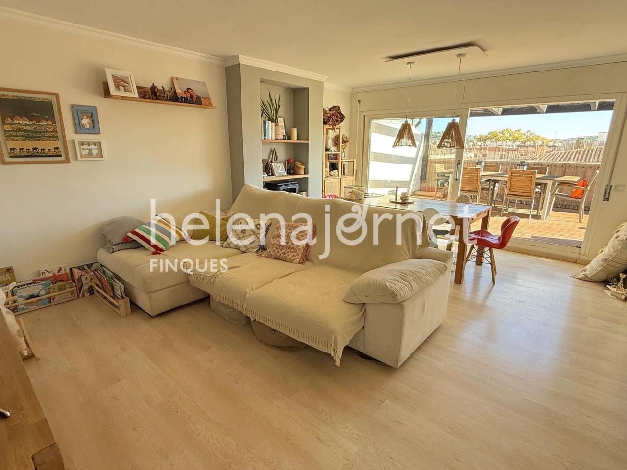 Sala de estar de Piso en venta en Palamós con Calefacción, Terraza y Alarma
