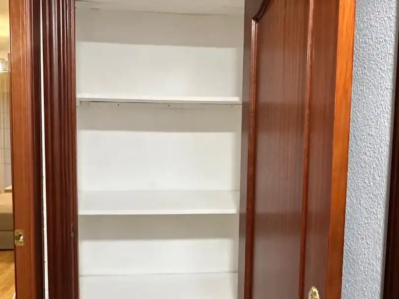 Habitación de Piso de alquiler en  Granada Capital con Aire acondicionado y Balcón