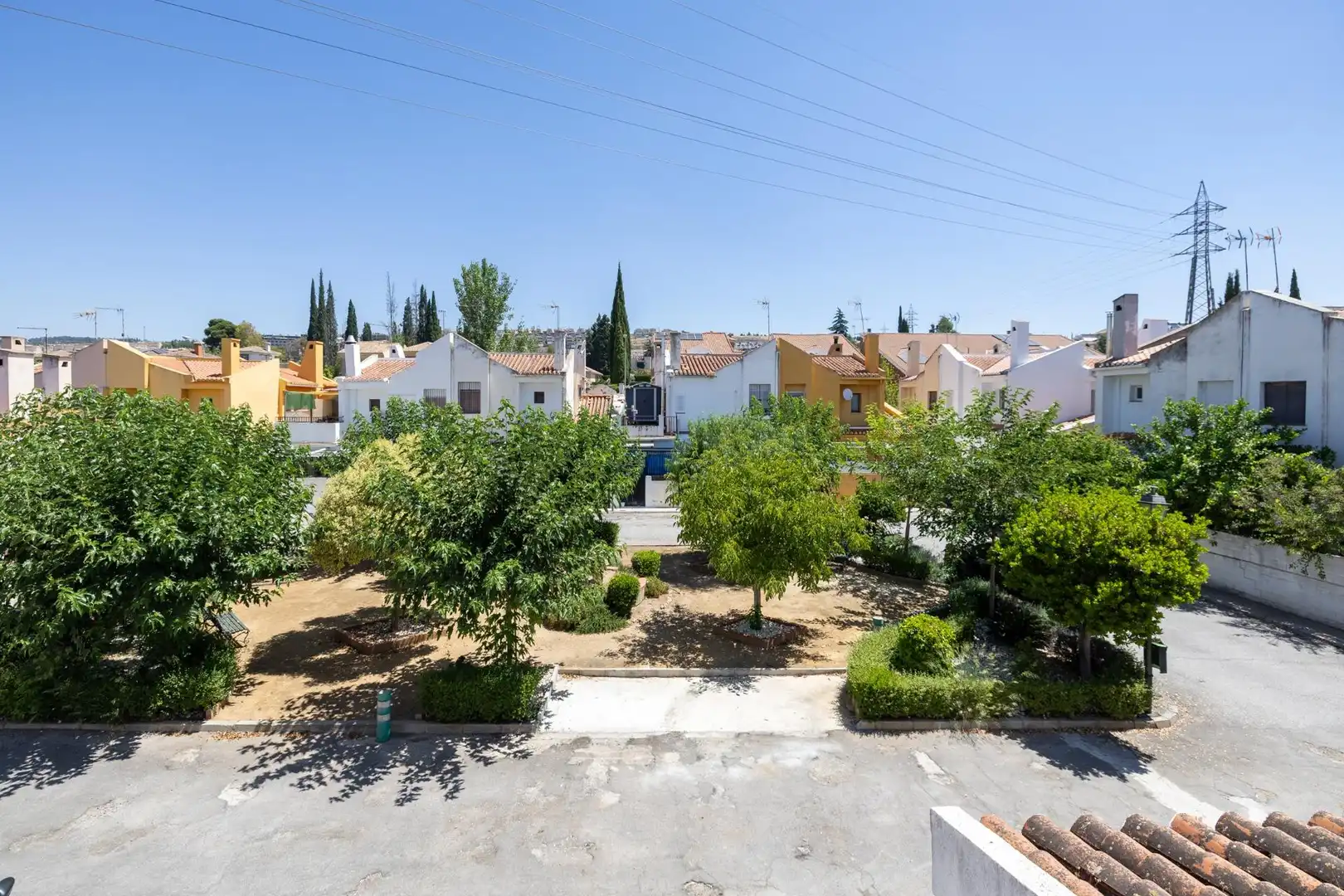Vista exterior de Casa adosada en venta en Granada con Calefacción, Jardín privado y Terraza
