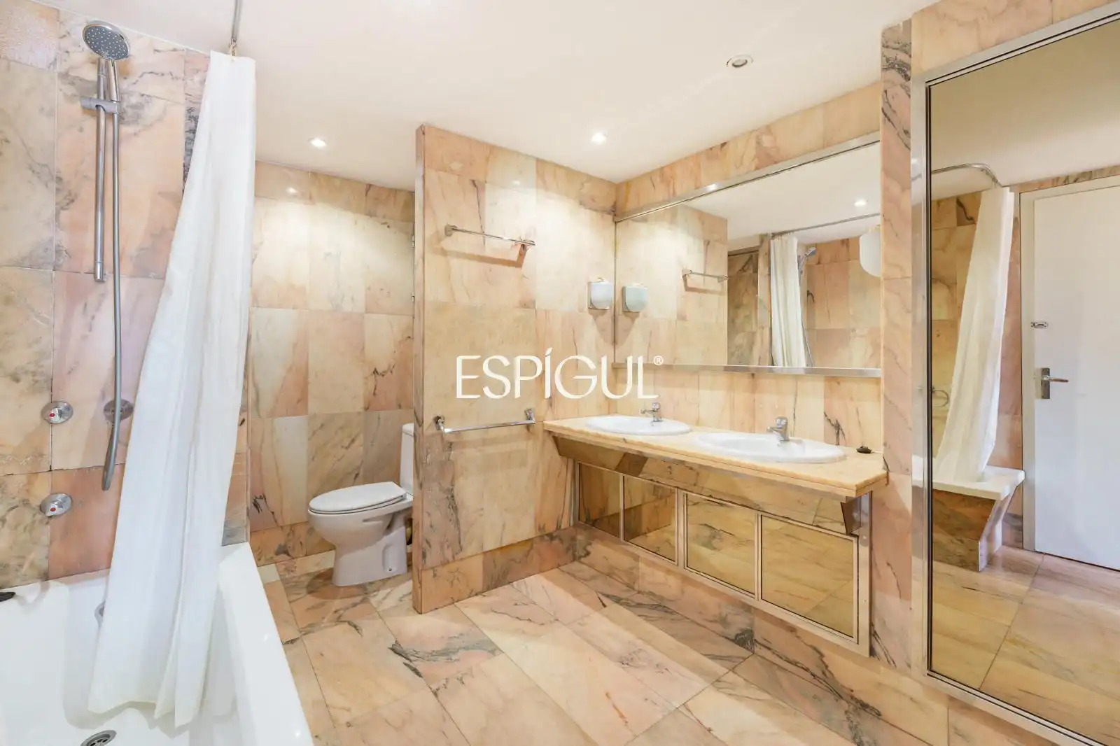 Baño de Piso en venta en Barcelona con Calefacción, Parquet y Terraza