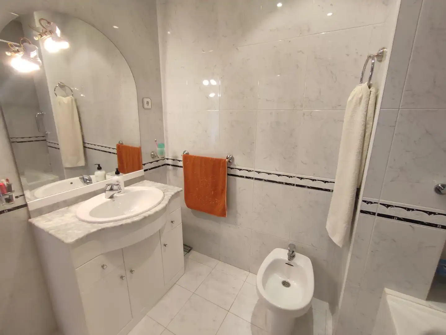 Baño de Piso en venta en Carpio con Calefacción, Terraza y Amueblado