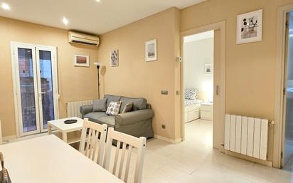 Living room of Flat to rent in  Barcelona Capital  with Air Conditioner, Heating and Parquet flooring