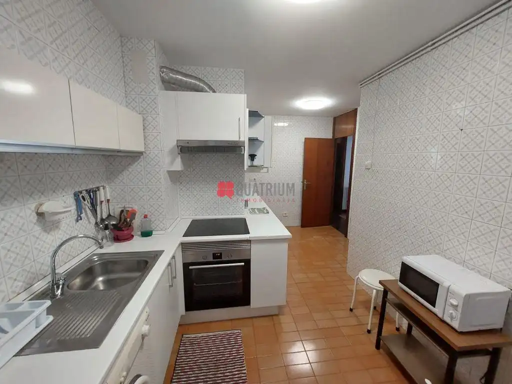 Cuina de Pis de lloguer en Santiago de Compostela  amb Calefacció, Parquet i Moblat