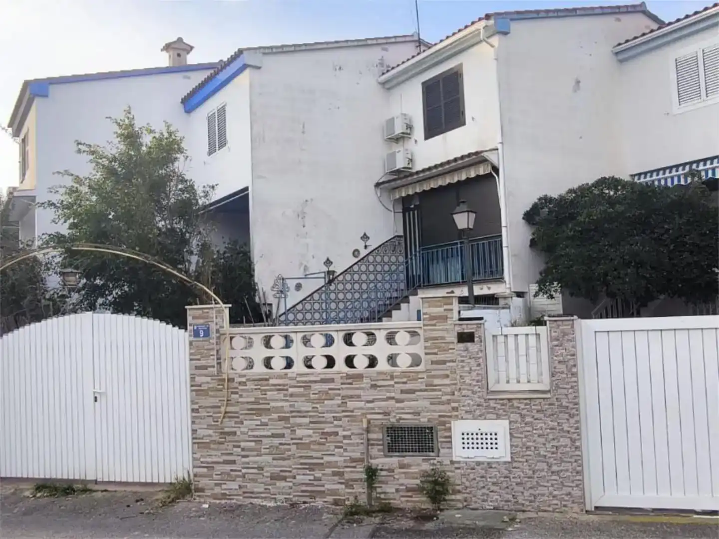 Vista exterior de Casa adosada en venda en Benicasim / Benicàssim amb Aire condicionat