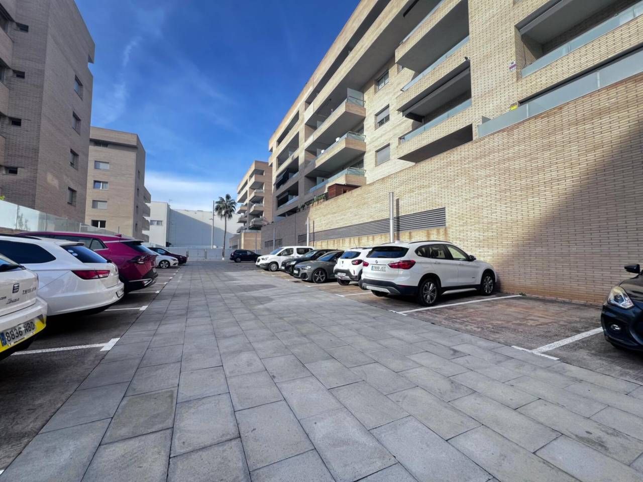 Parking of Garage to rent in Salt