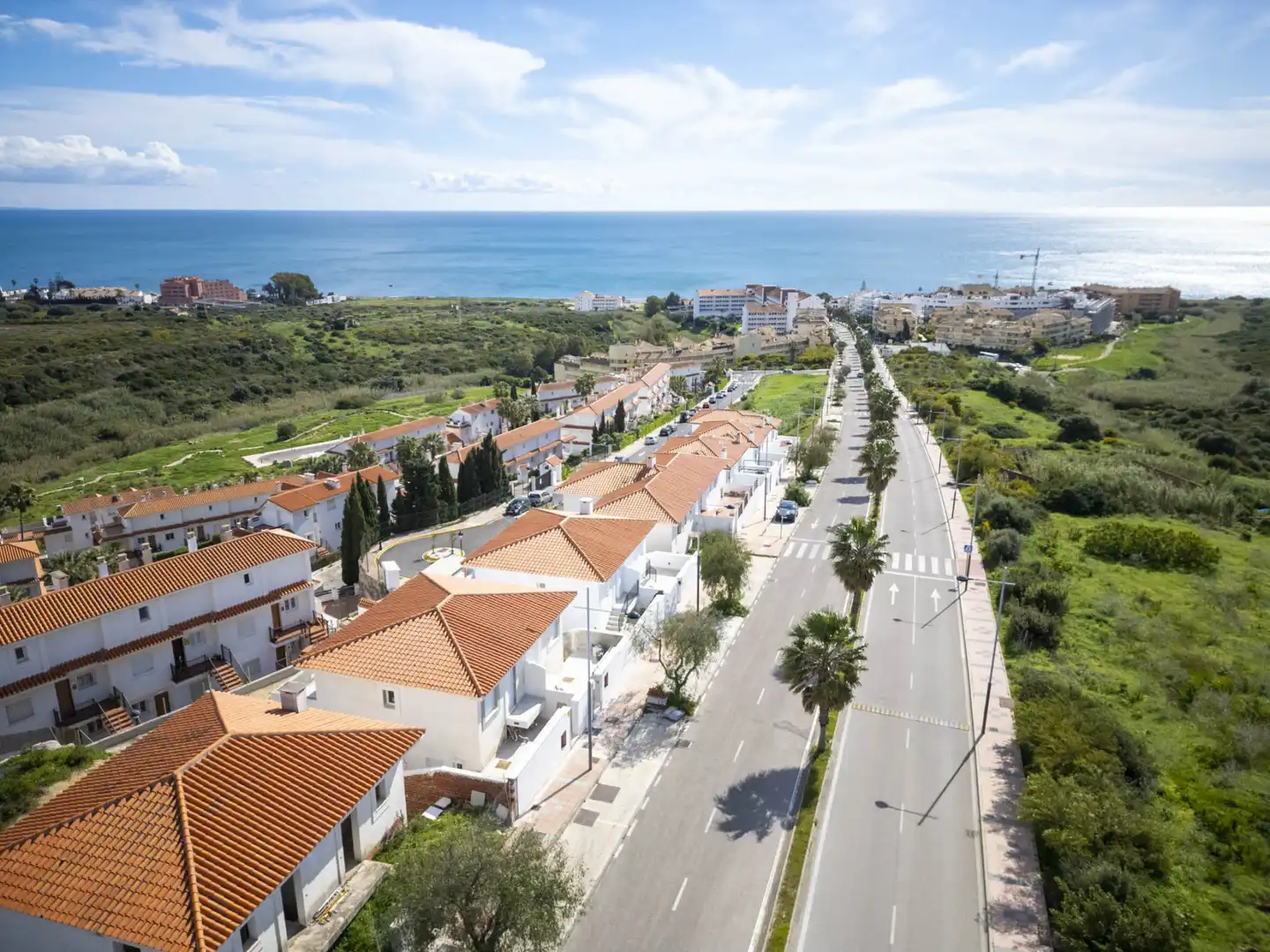 Vista exterior de Casa adosada en venta en Manilva con Jardín privado y Terraza