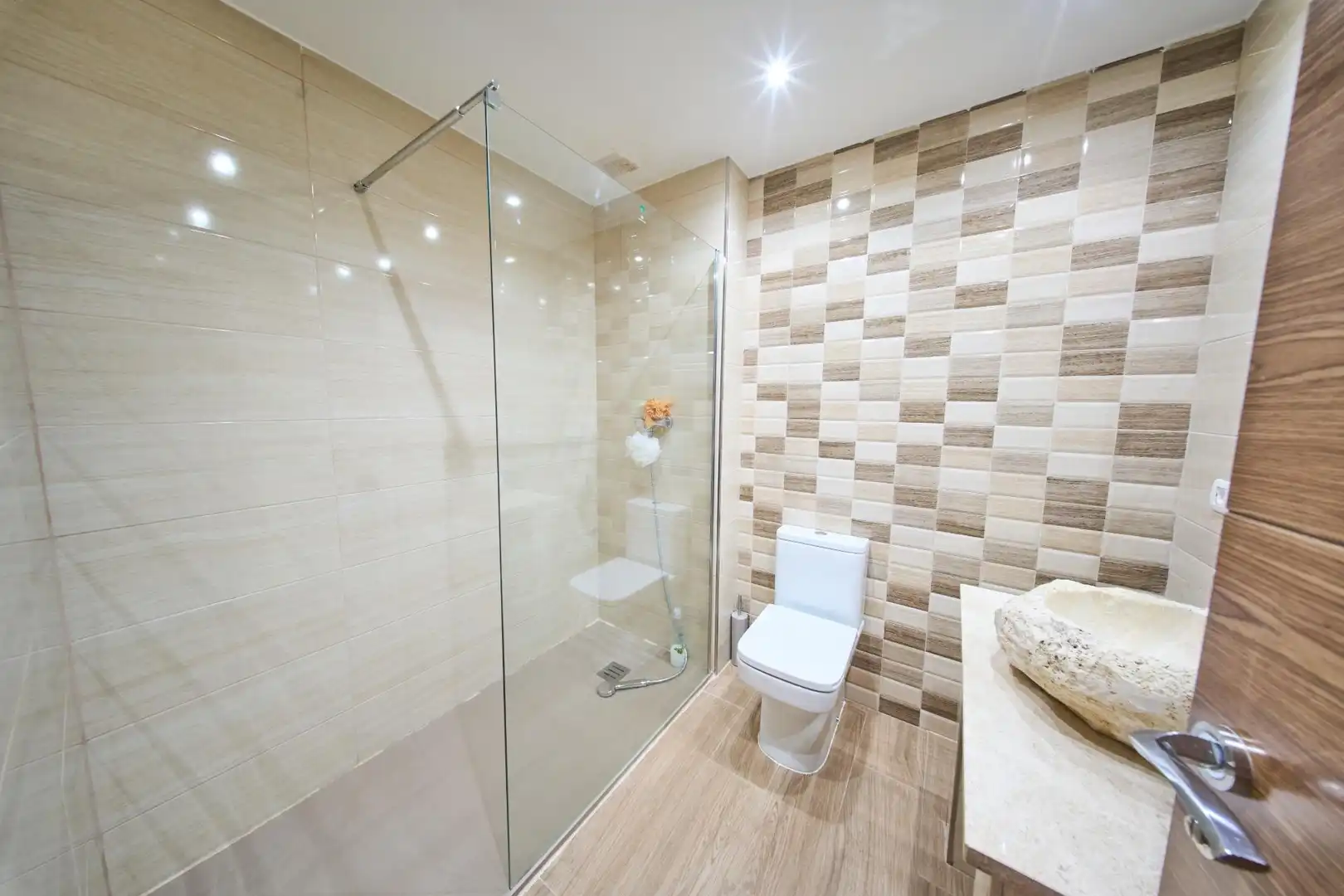 Badezimmer von Einfamilien-Reihenhaus zum Verkauf in Jun