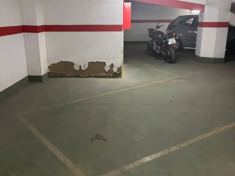 Parkplatz von Garage zum Verkauf in Huelva