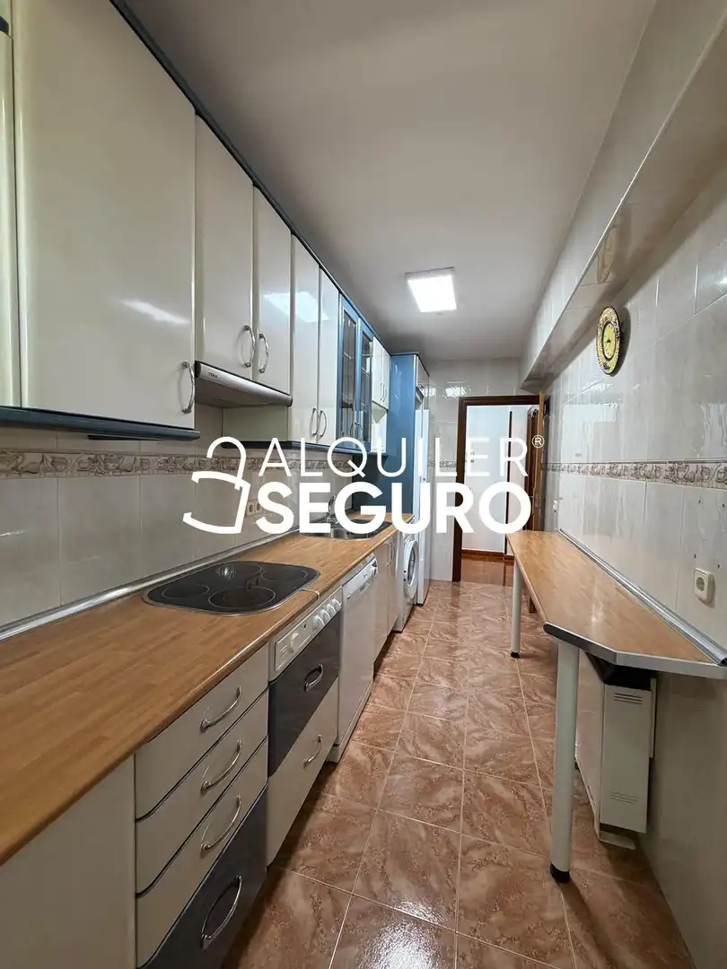 Cuina de Pis de lloguer en Madrid amb Aire condicionat i Calefacció