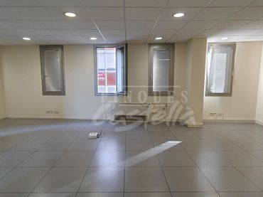 Oficina amb ascensor de lloguer a Centre