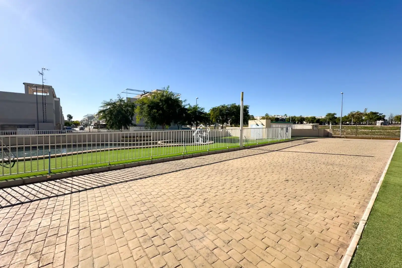 Vista exterior de Apartament de lloguer en Pilar de la Horadada amb Aire condicionat, Terrassa i Piscina
